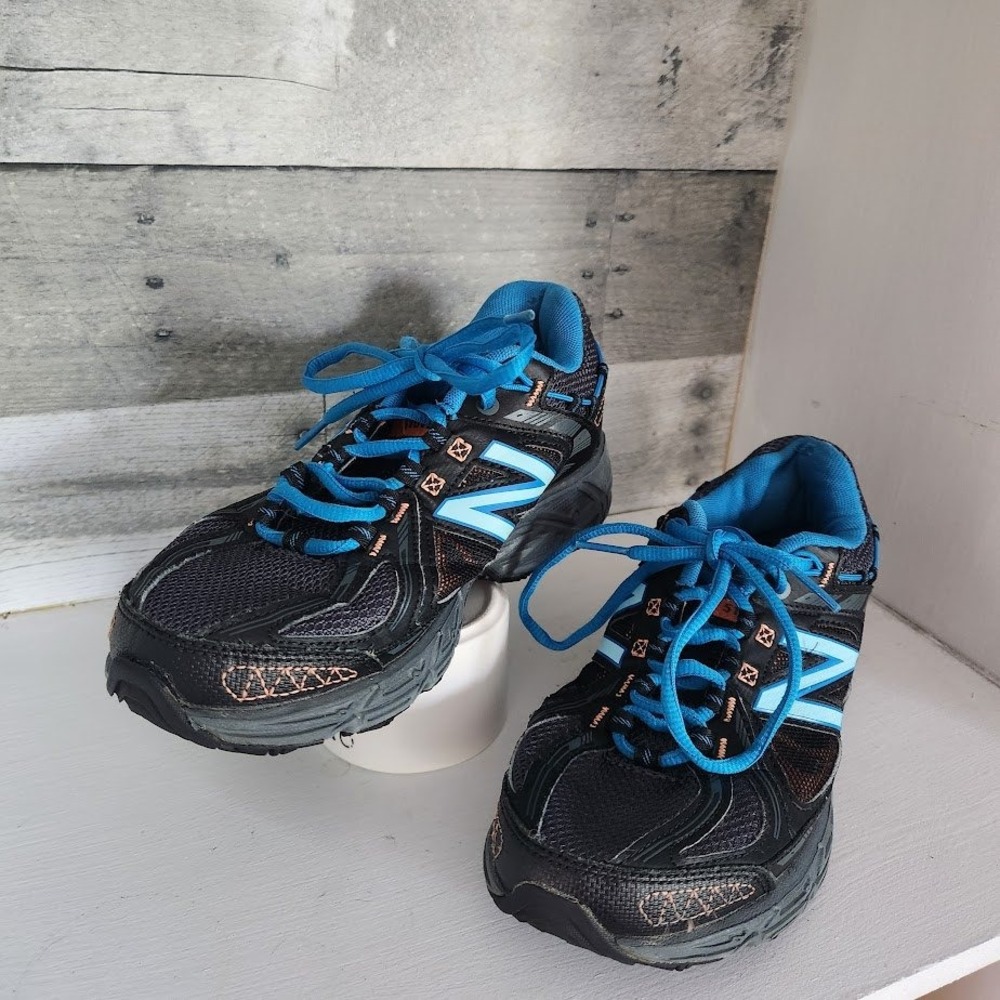 New Balance 412 v3 Womens 6 Black Blue Trail Running Shoes WT412LB3 Suregrip - Picture 2 of 5